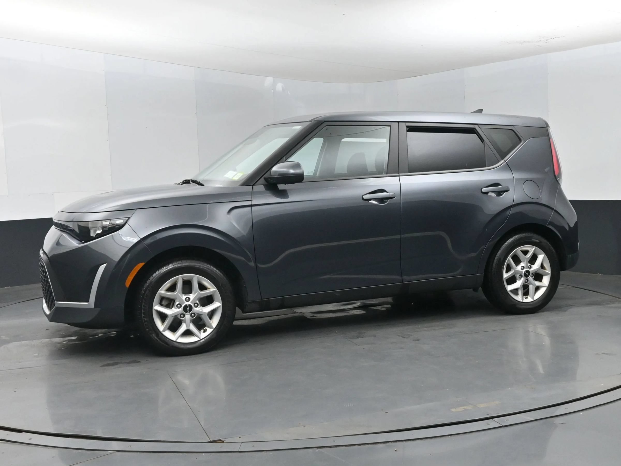 Used 2024 Kia Soul LX w/ LX Technology Package FWD image 5