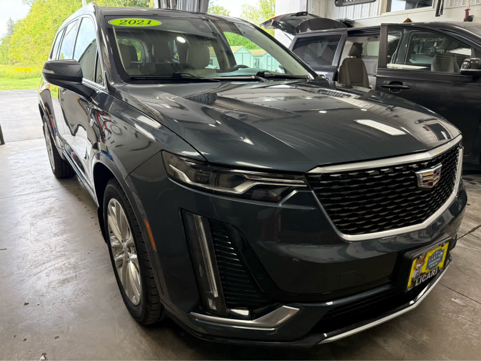 Used 2021 Cadillac XT6 Premium Luxury w/ LPO, Floor Liner Package AWD/4WD image 3