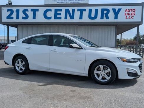 Used 2025 Chevrolet Malibu LS FWD image 1