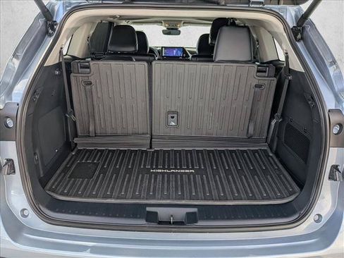 Certified 2024 Toyota Highlander Limited AWD/4WD image 6