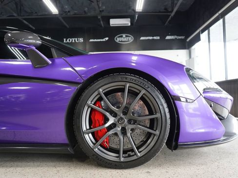 Used 2017 McLaren 570S Coupe RWD image 32