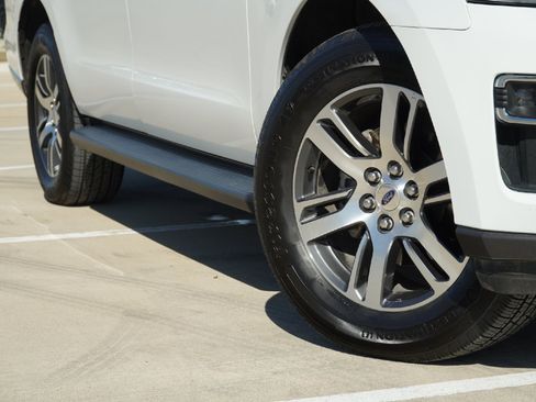 Used 2024 Ford Expedition Max Limited image 3