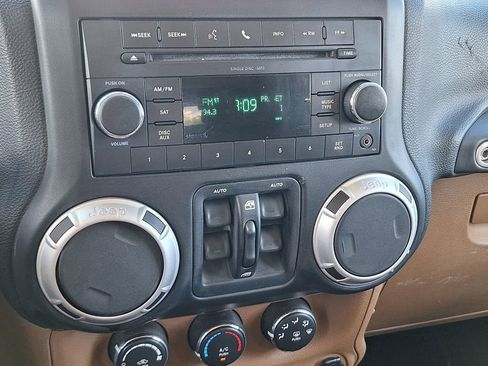 Used 2011 Jeep Wrangler Unlimited Rubicon w/ Trailer Tow Group AWD/4WD image 19