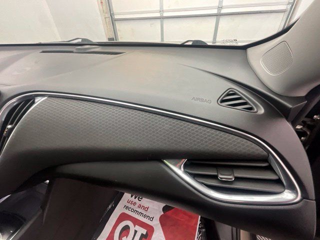 Used 2020 Chevrolet Malibu LT FWD image 12