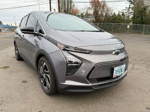 Used 2022 Chevrolet Bolt LT w/ Infotainment Package image 8