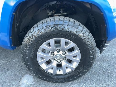 Used 2016 Toyota Tacoma SR5 w/ SR5 Appearance Package (SN) image 24