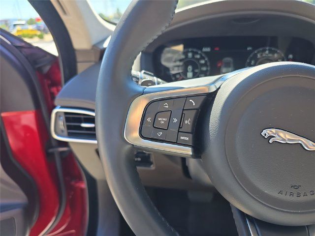 Used 2020 Jaguar F-PACE Prestige AWD/4WD image 33