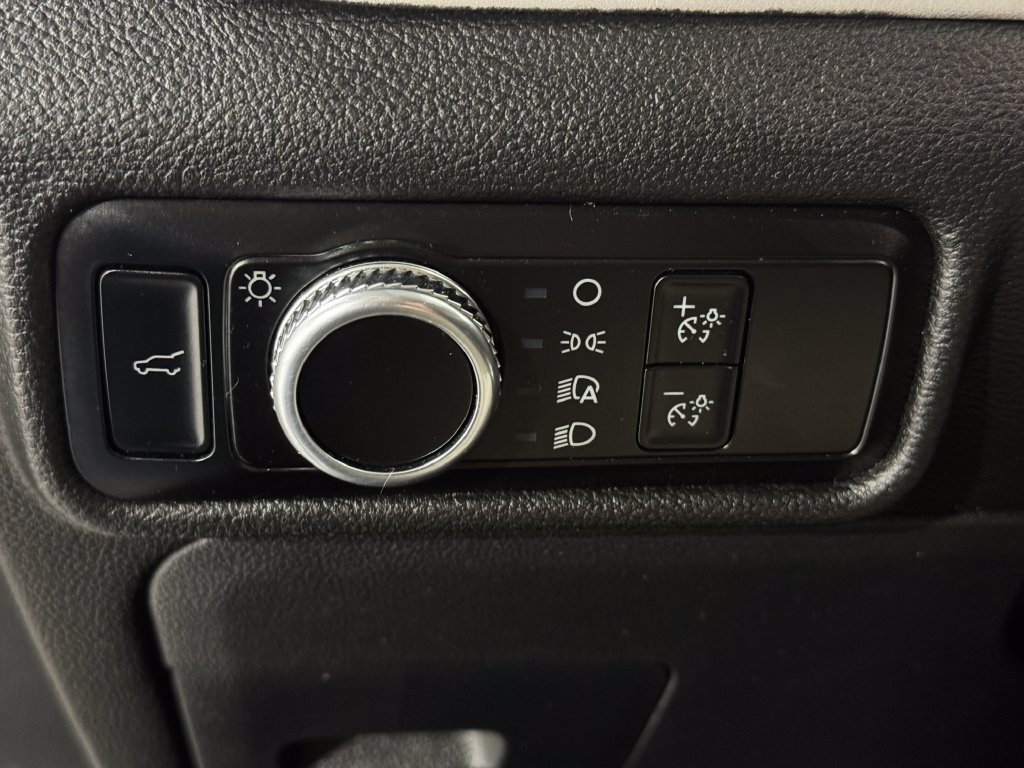 Used 2023 Ford Explorer XLT AWD/4WD image 37