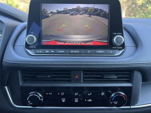 Used 2024 Nissan Rogue S FWD image 5