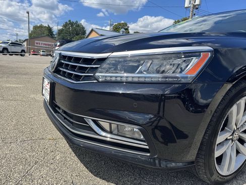 Used 2017 Volkswagen Passat 1.8T SEL Premium FWD image 9