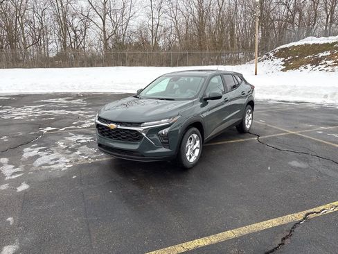 New 2026 Chevrolet Trax LS w/ LS Convenience Package image 3