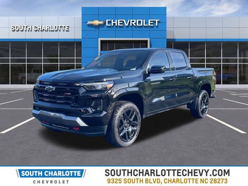 Used 2025 Chevrolet Colorado Z71 w/ Technology Package image 1