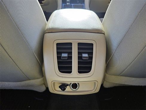 Used 2018 Ford Taurus SE image 10