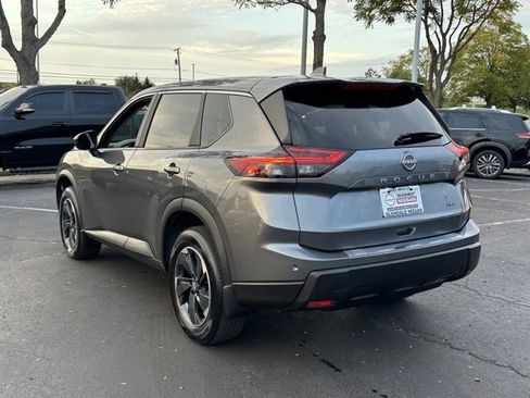 Certified 2025 Nissan Rogue SV image 7