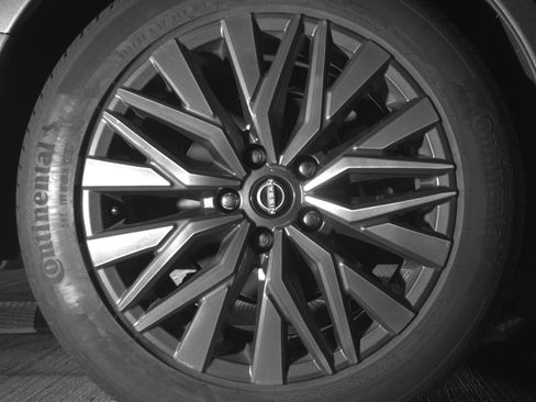 Used 2025 Nissan Altima 2.5 SV FWD image 15