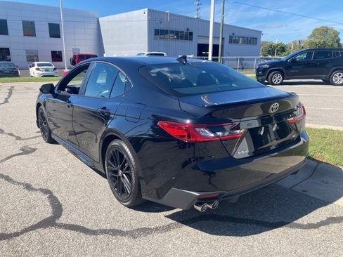 New 2025 Toyota Camry SE image 3