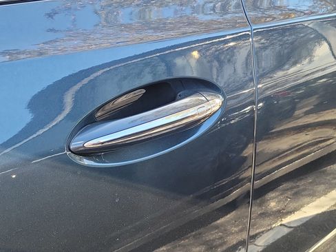 Used 2021 Buick Enclave Essence image 6