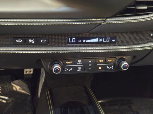 Used 2021 Ferrari F8 Tributo image 36