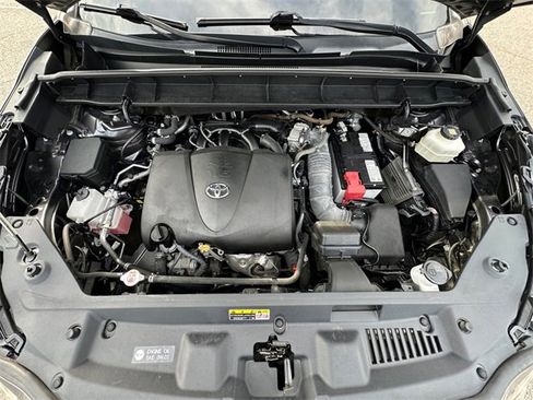Used 2022 Toyota Highlander XLE image 32