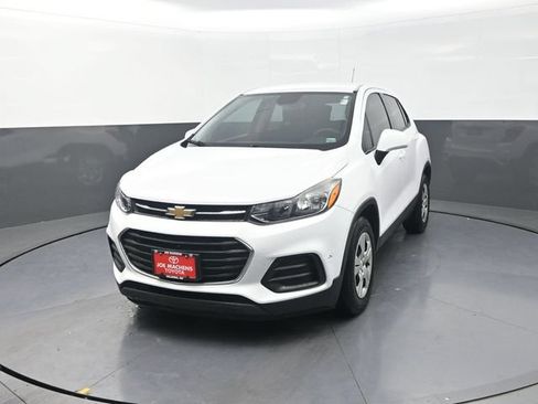 Used 2018 Chevrolet Trax LS FWD image 2