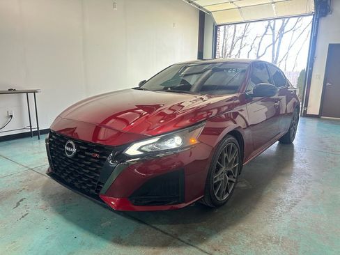 Used 2023 Nissan Altima 2.0 SR FWD image 3