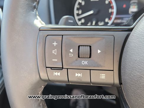 Used 2023 Nissan Rogue SL w/ SL Premium Package image 12