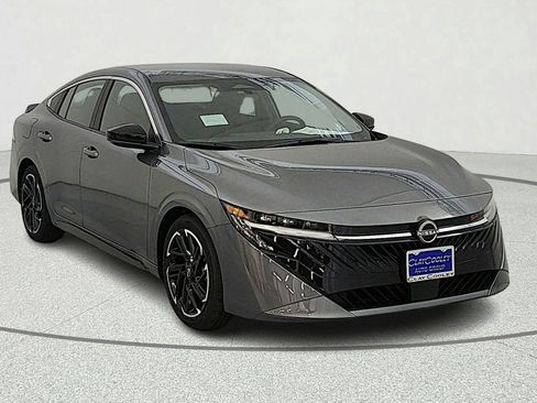 Certified 2026 Nissan Sentra SR w/ Floor Mat Package image 1