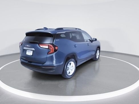 Used 2024 GMC Terrain SLE w/ Driver Convenience Package image 8