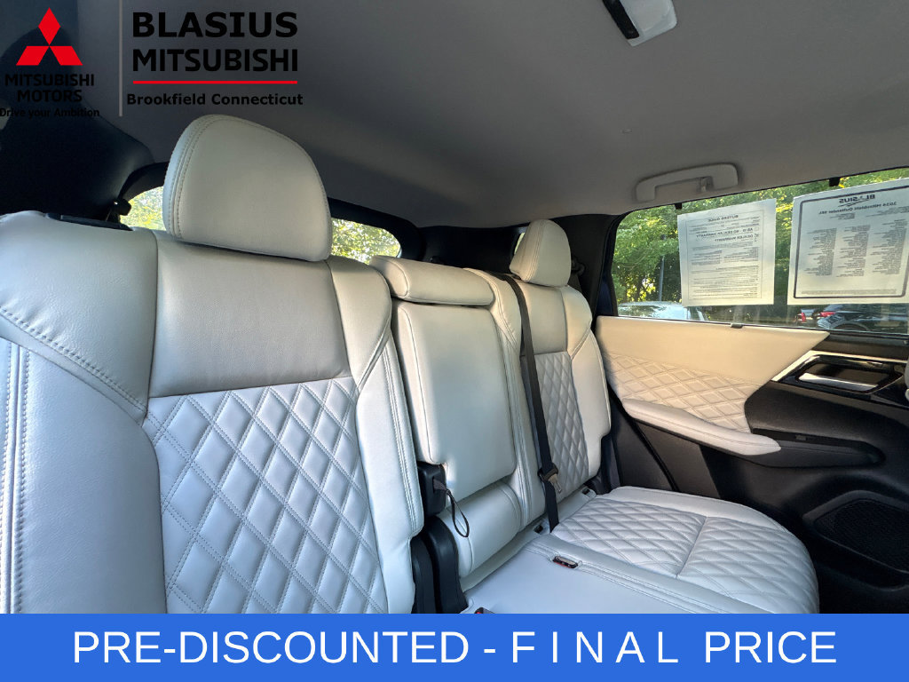 Used 2024 Mitsubishi Outlander SEL AWD/4WD image 34