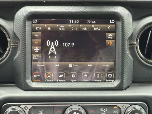 Used 2021 Jeep Wrangler Unlimited Sahara AWD/4WD image 3