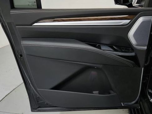 Certified 2026 Cadillac Escalade ESV Platinum Sport image 19