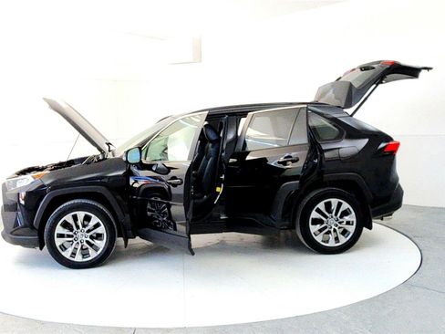 Certified 2020 Toyota RAV4 XLE Premium image 10
