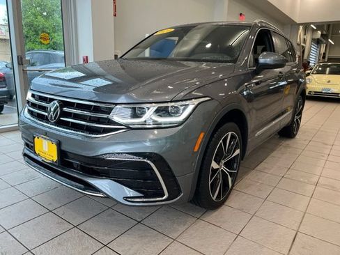 Used 2024 Volkswagen Tiguan SEL R-Line AWD/4WD image 3