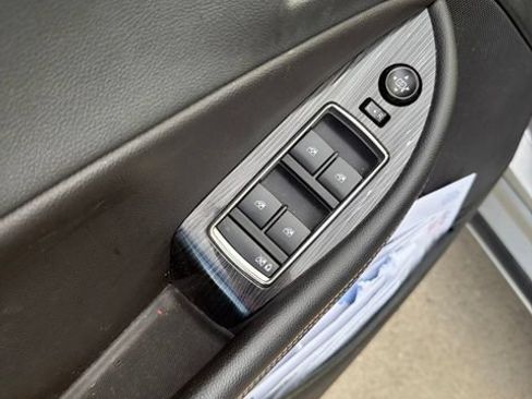 Used 2018 Chevrolet Impala LT FWD image 12