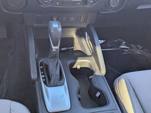 Certified 2022 Nissan Frontier SV w/ Technology Package image 22