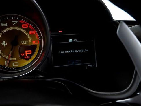 Used 2019 Ferrari Portofino image 35