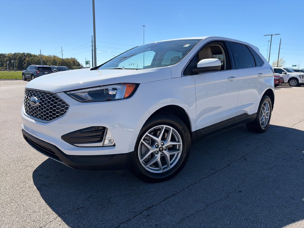 Used 2024 Ford Edge SEL w/ Convenience Package AWD/4WD image 3