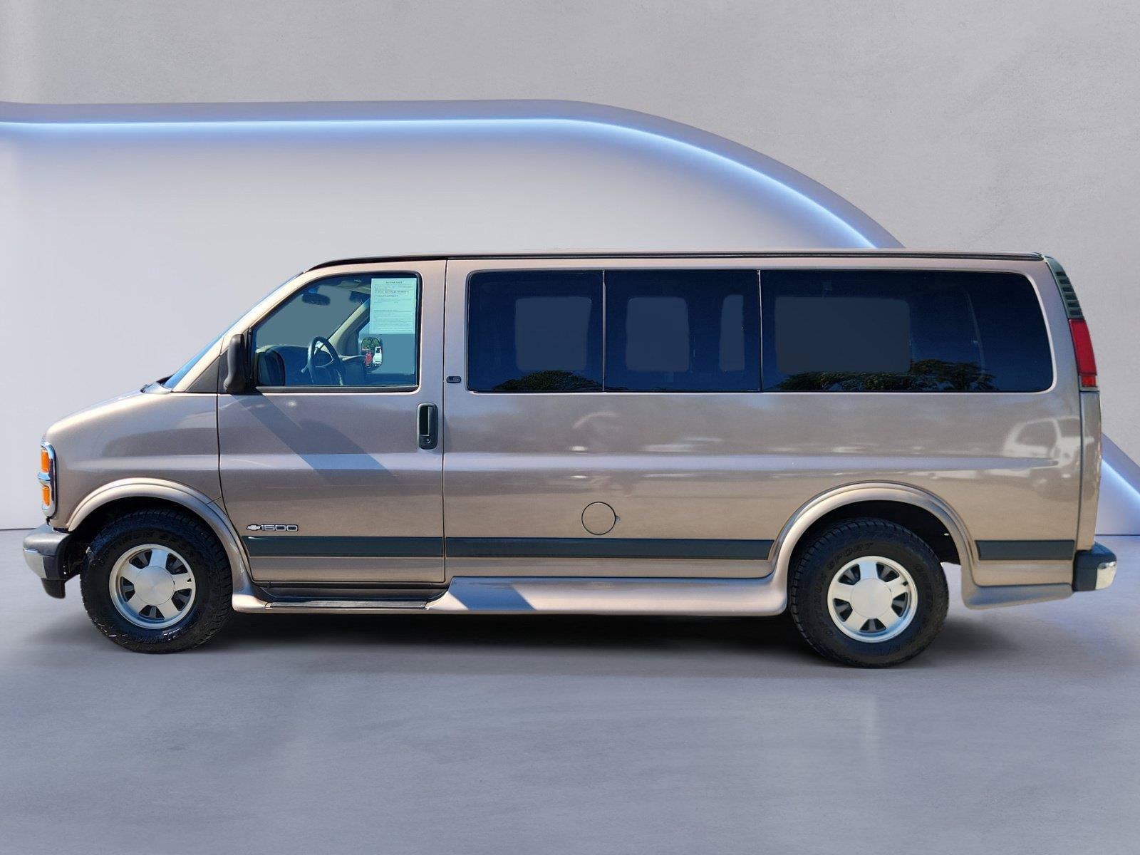 Used 2001 Chevrolet Express 1500 Passenger w/ LS Preferred Equipment Group RWD image 6