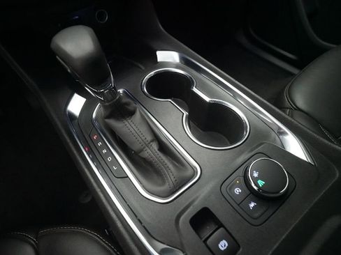 Used 2023 Chevrolet Traverse LT image 18