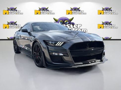 Used 2020 Ford Mustang Shelby GT500 w/ Technology Package RWD image 3