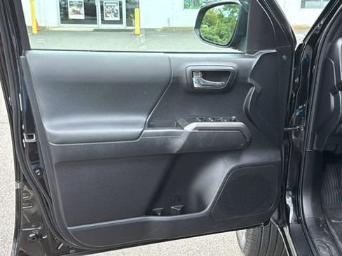 Certified 2022 Toyota Tacoma TRD Sport AWD/4WD image 9