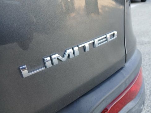 Used 2015 Jeep Cherokee Limited FWD image 16