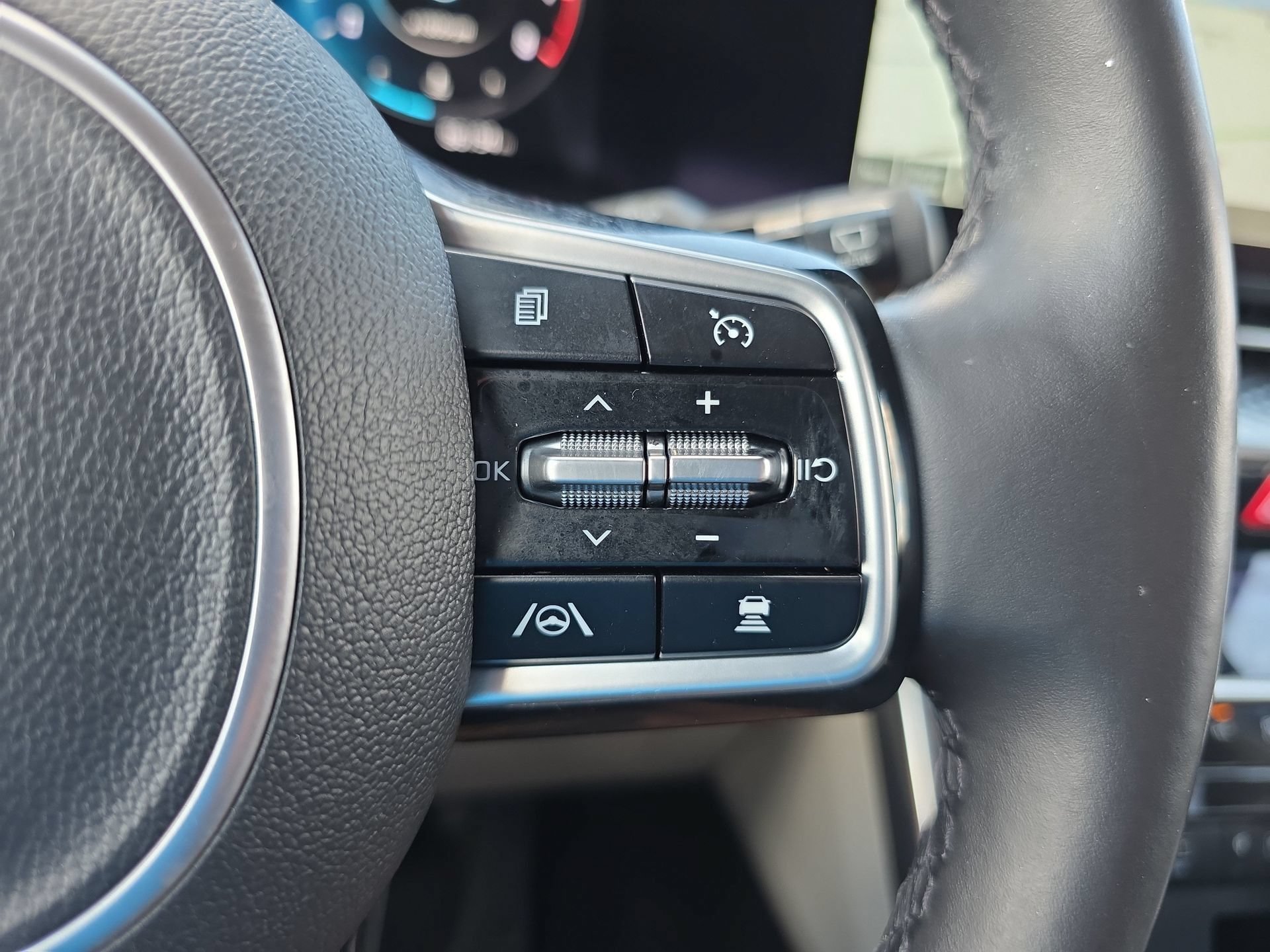 Used 2022 Kia Carnival SX Prestige FWD image 22