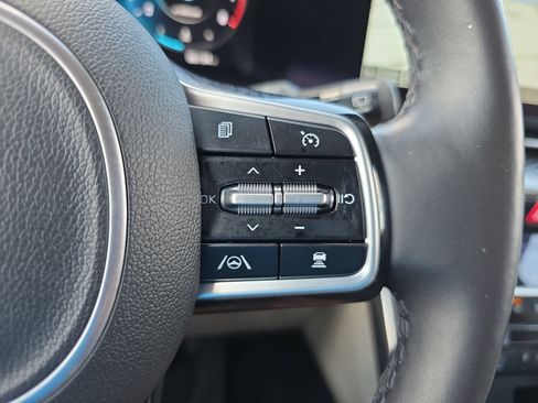 Used 2022 Kia Carnival SX Prestige FWD image 22