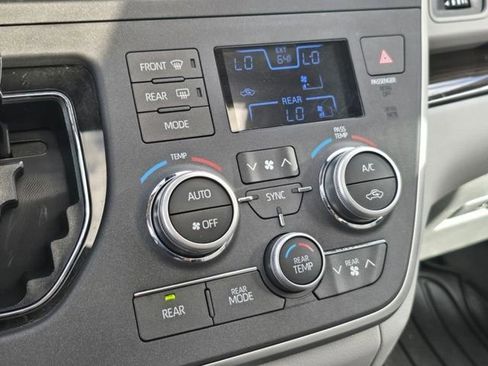 Used 2020 Toyota Sienna XLE w/ XLE Navigation Package AWD/4WD image 32