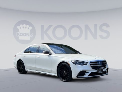 Used 2022 Mercedes-Benz S 500 4MATIC w/ AMG Line Package image 10