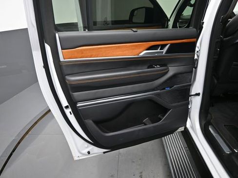 Used 2024 Jeep Grand Wagoneer L Series III image 16