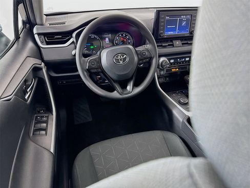 Used 2020 Toyota RAV4 XLE image 19