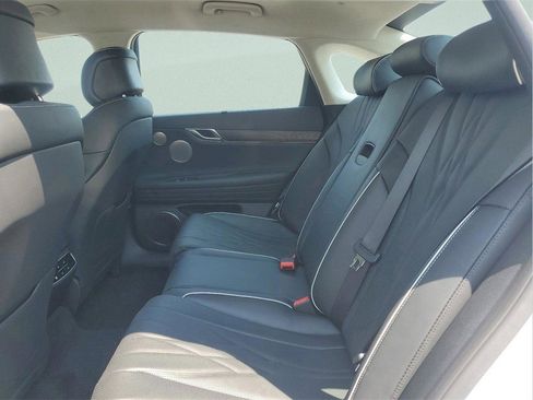 New 2023 Genesis G80 Base image 18