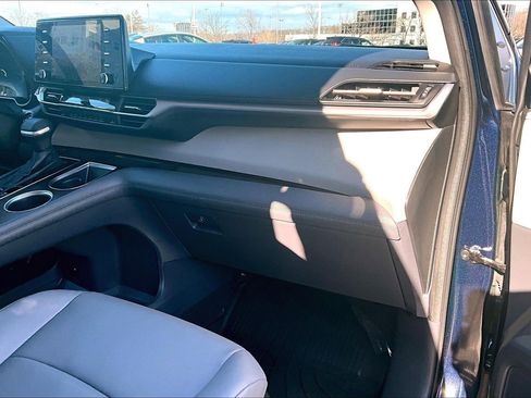 Used 2024 Toyota Sienna XLE image 15